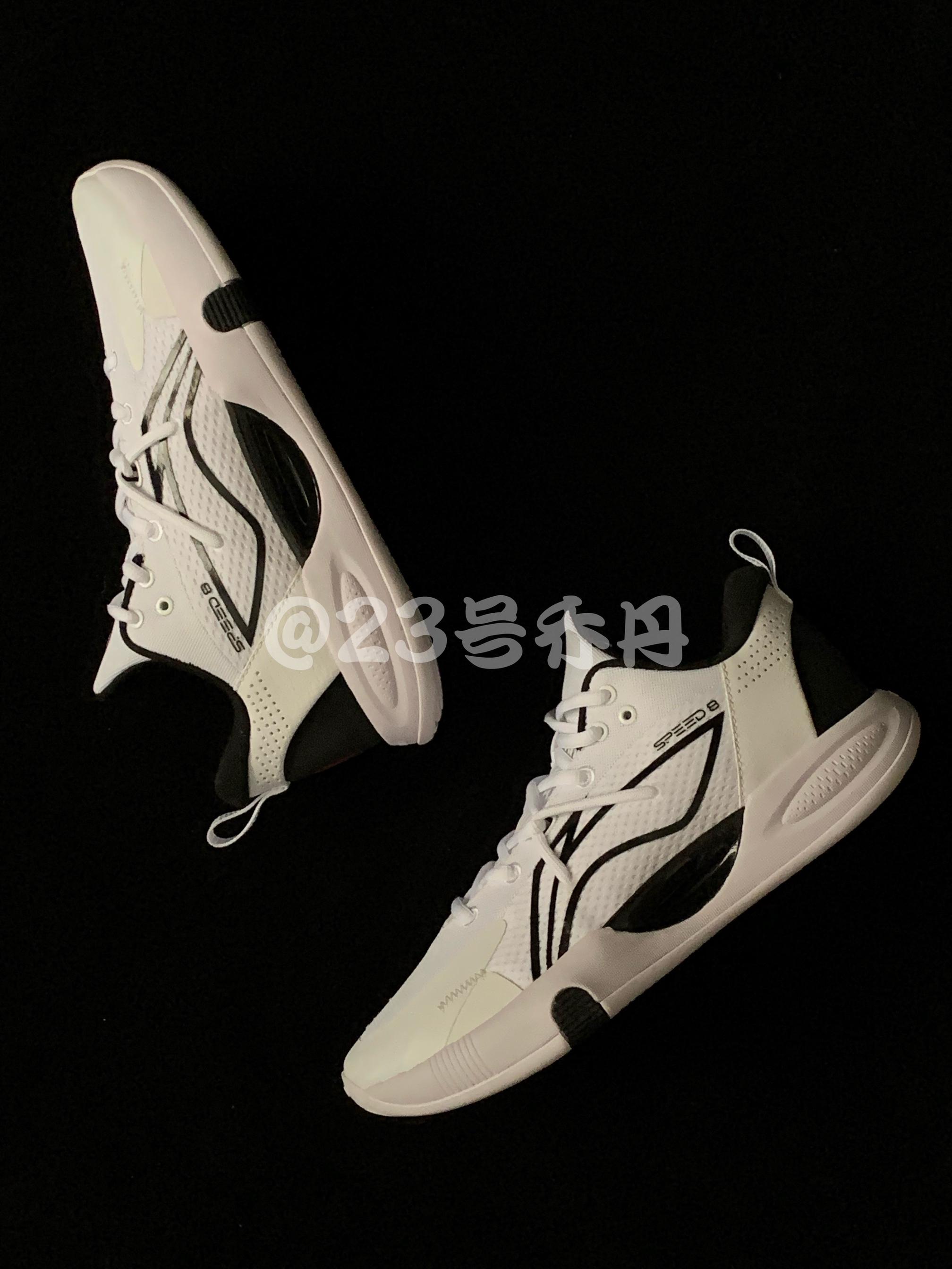 黑白经典的李宁闪击8 TD款是否值得入手？