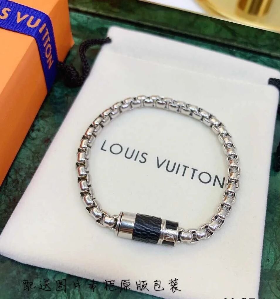 LV  马MONOGRAM  CHAIN路易威登香水瓶手链
