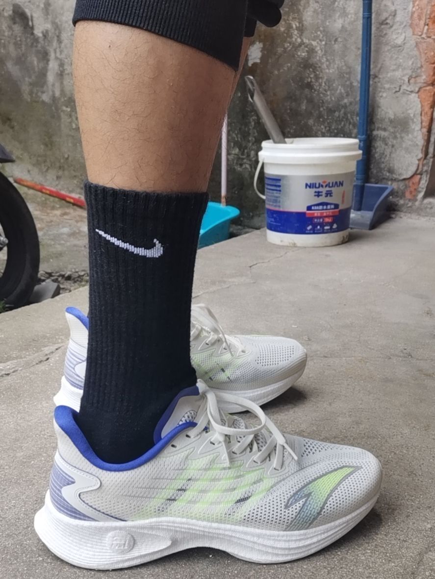 嘎嘎轻，厚底非常的软弹