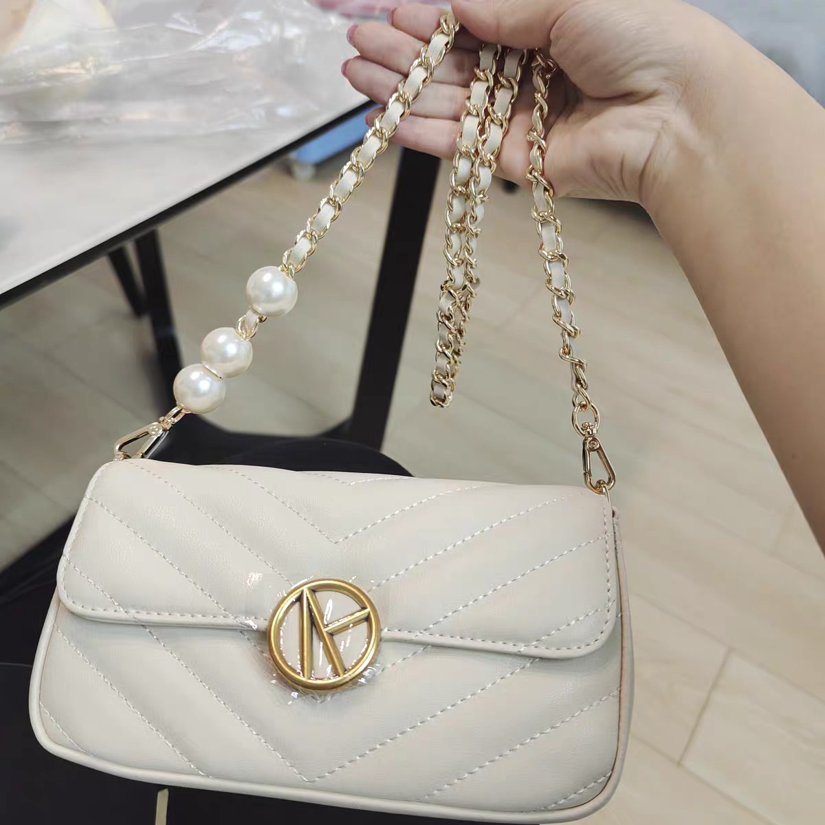 VANESSA HOGAN 时尚高级单肩包分享