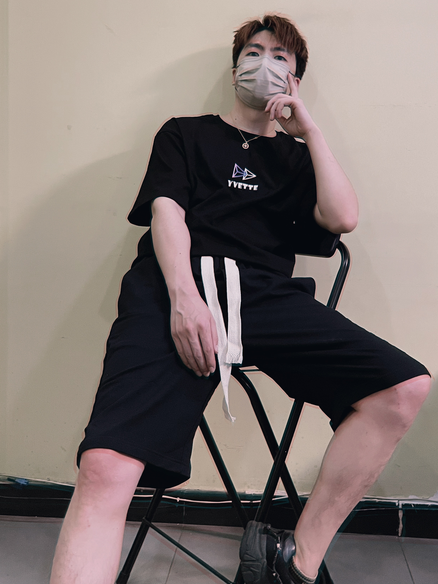 每次All black出门都觉得自己从头酷到脚🕶️