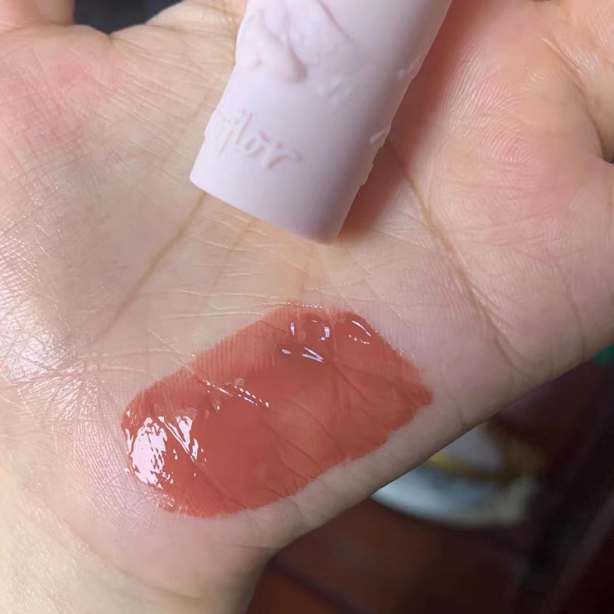 一杯奶茶💰就能得到的浮雕口红！太显白