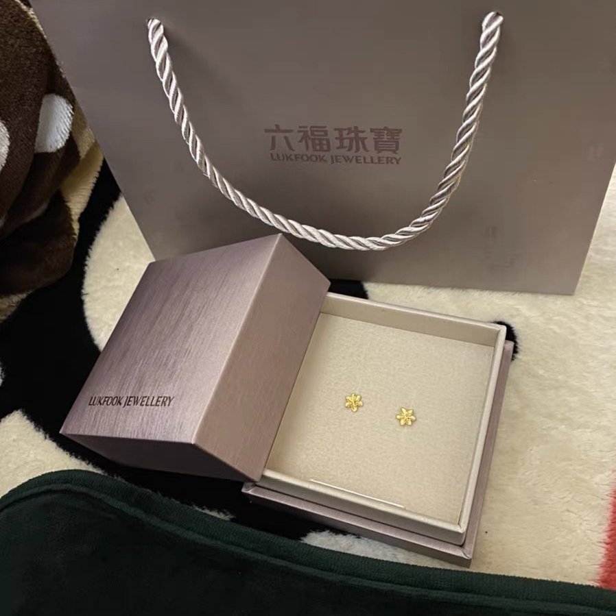 六福珠宝 百搭基础耳钉
