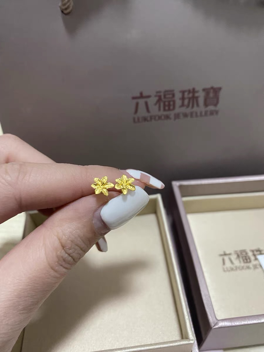 六福珠宝 百搭休闲耳钉