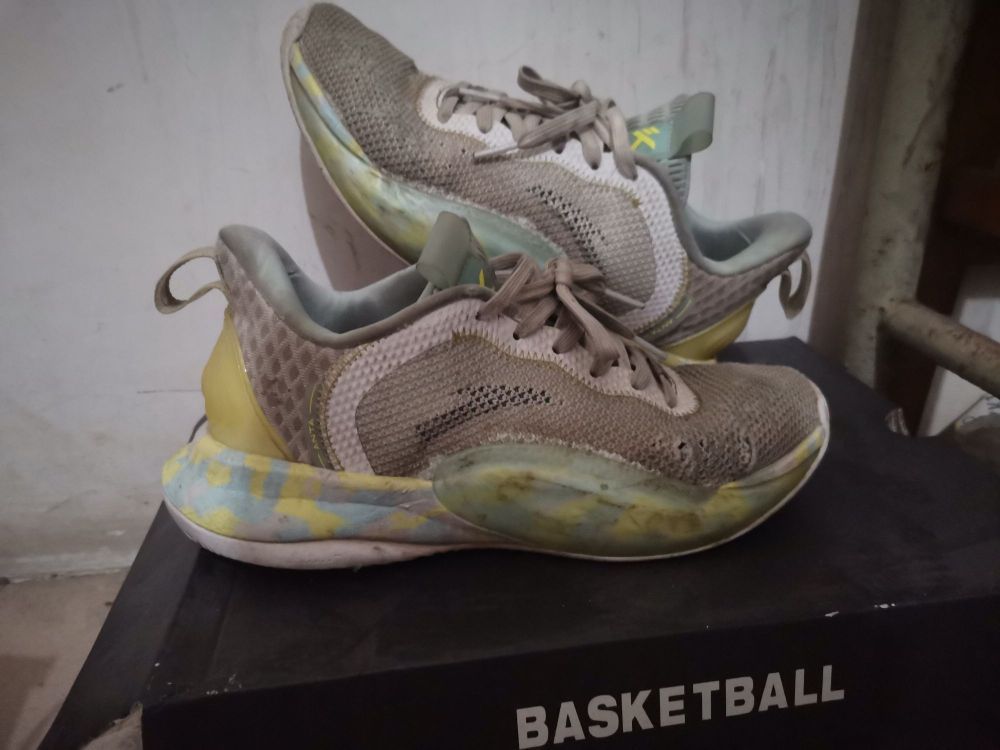 👟球鞋名称：轻骑兵六

🔍设计亮点：防侧