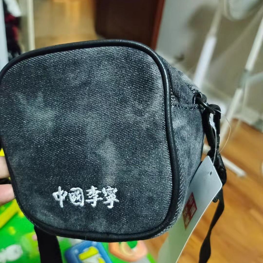 运动斜挎包