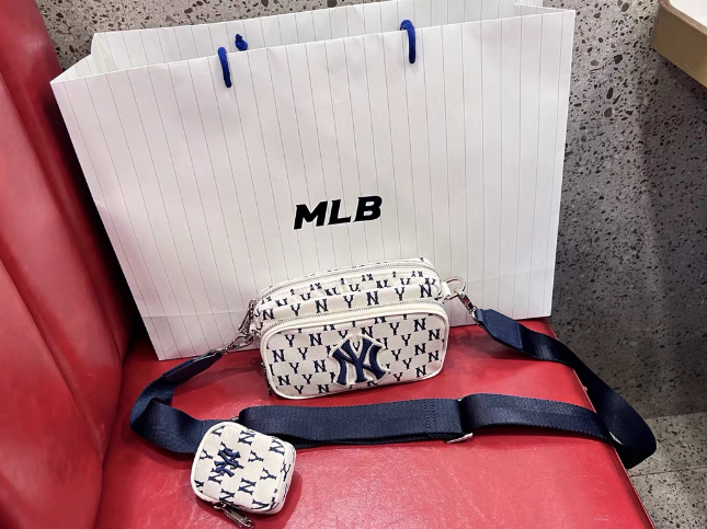 MLB Monogram 迷你 经典老花满印斜挎包子母包 分享