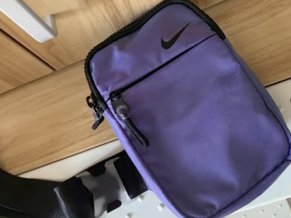 Nike 男女包休闲运动单肩包胸包斜挎背包 分享