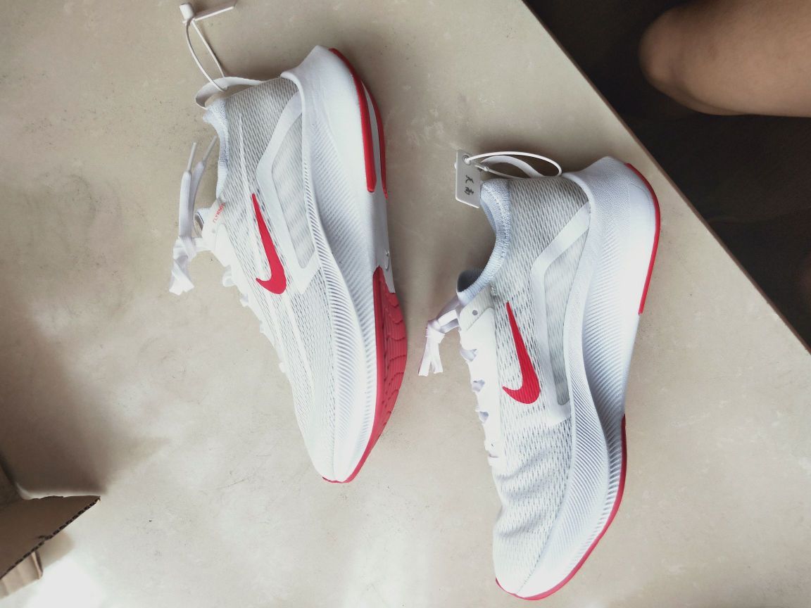 👟球鞋名称：nike zoom fly4