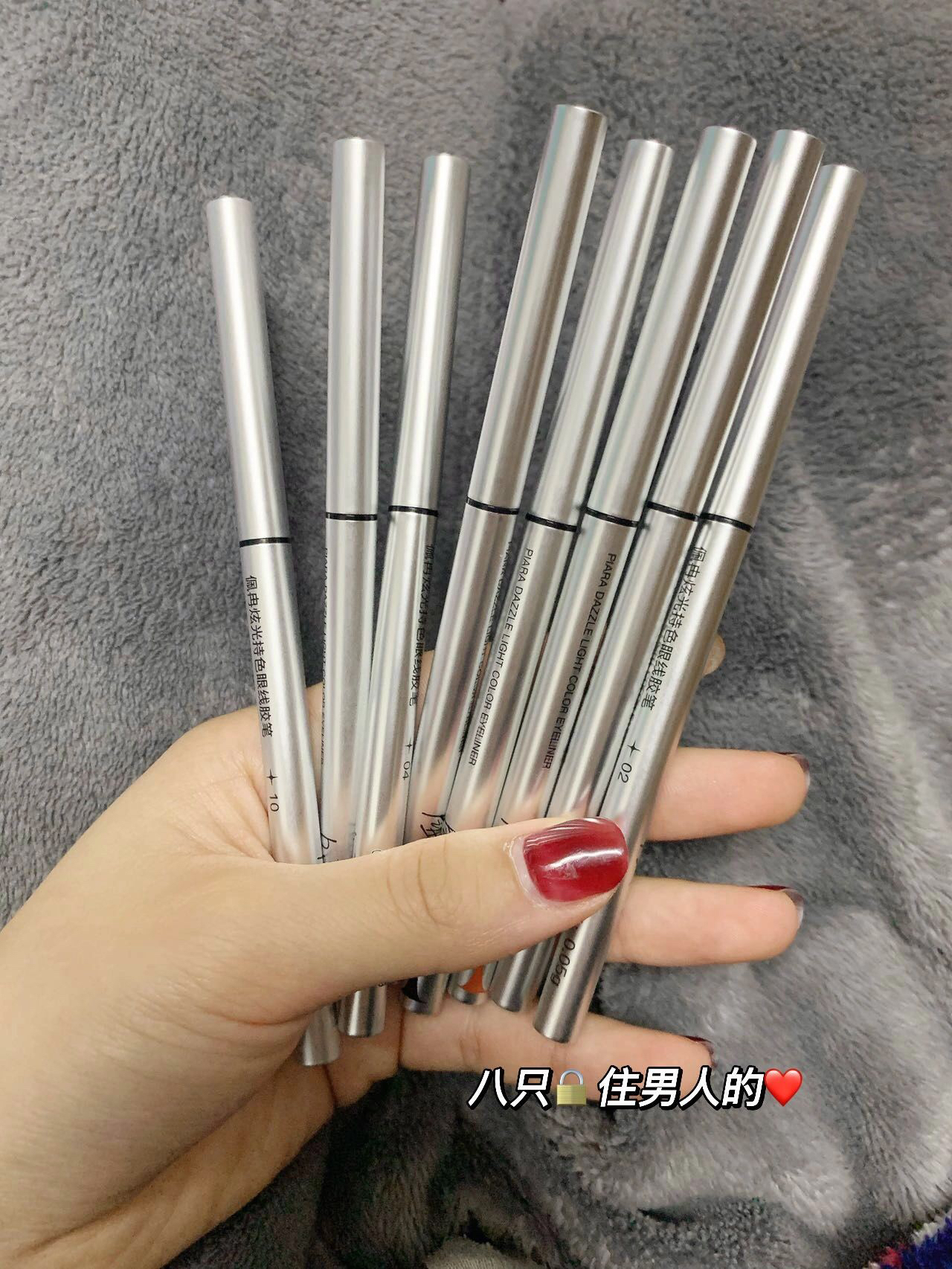 家人们！这眼线胶笔丝滑的比摇花手还🐮！！