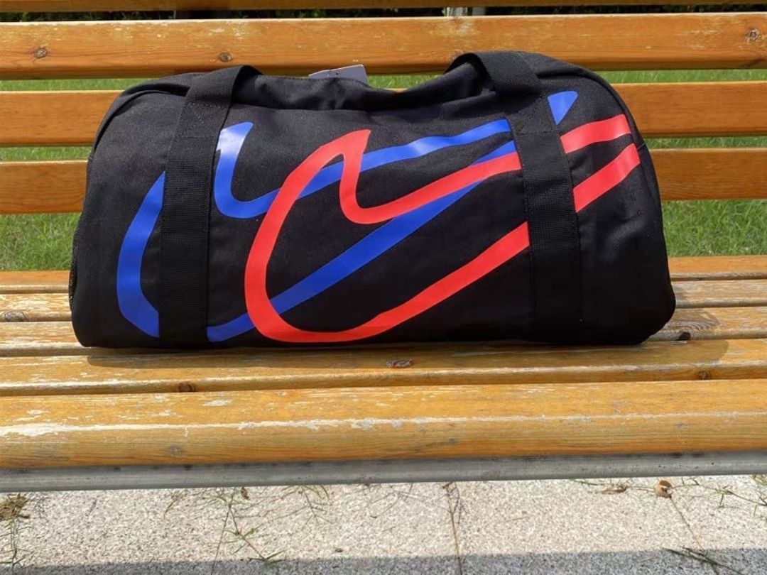 Nike 儿童印花行李包 分享