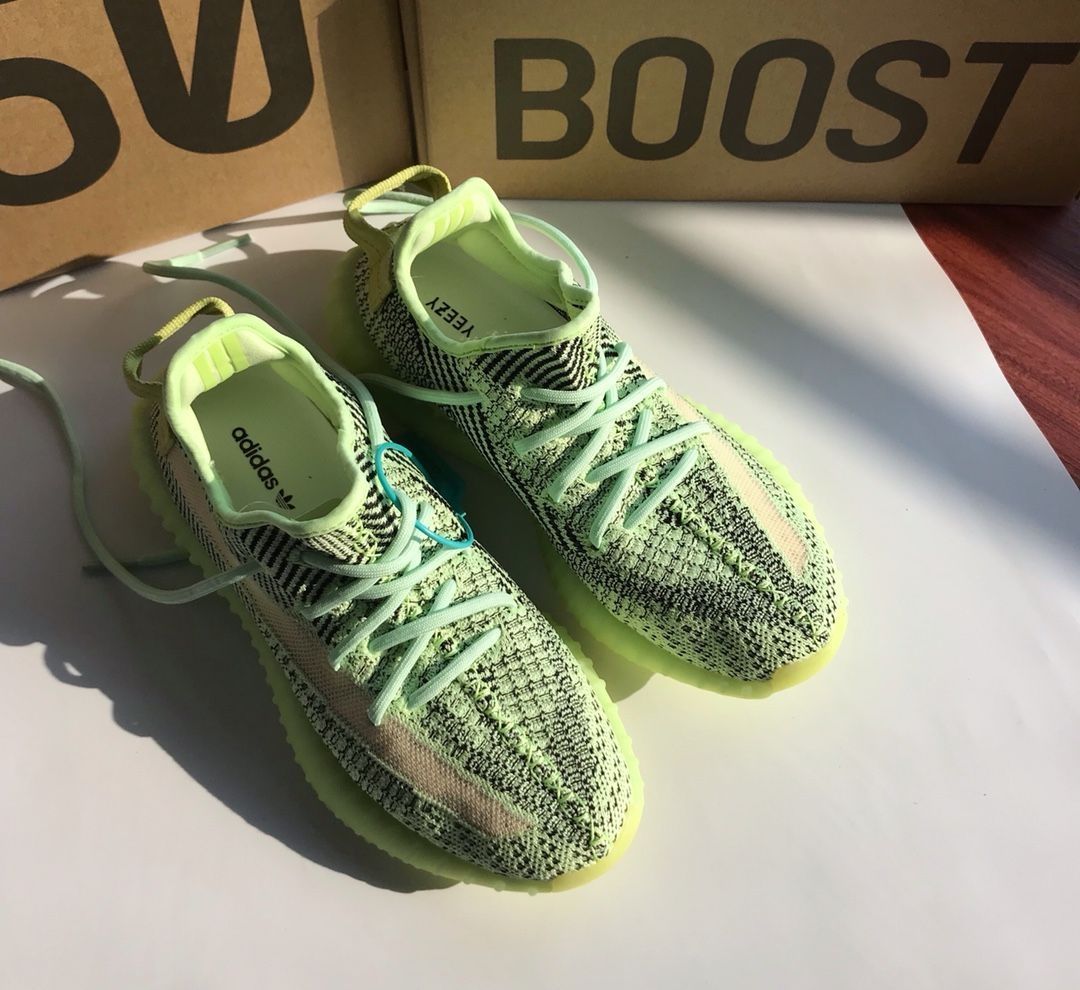 要转亮色系｜这双yeezy350够亮吗