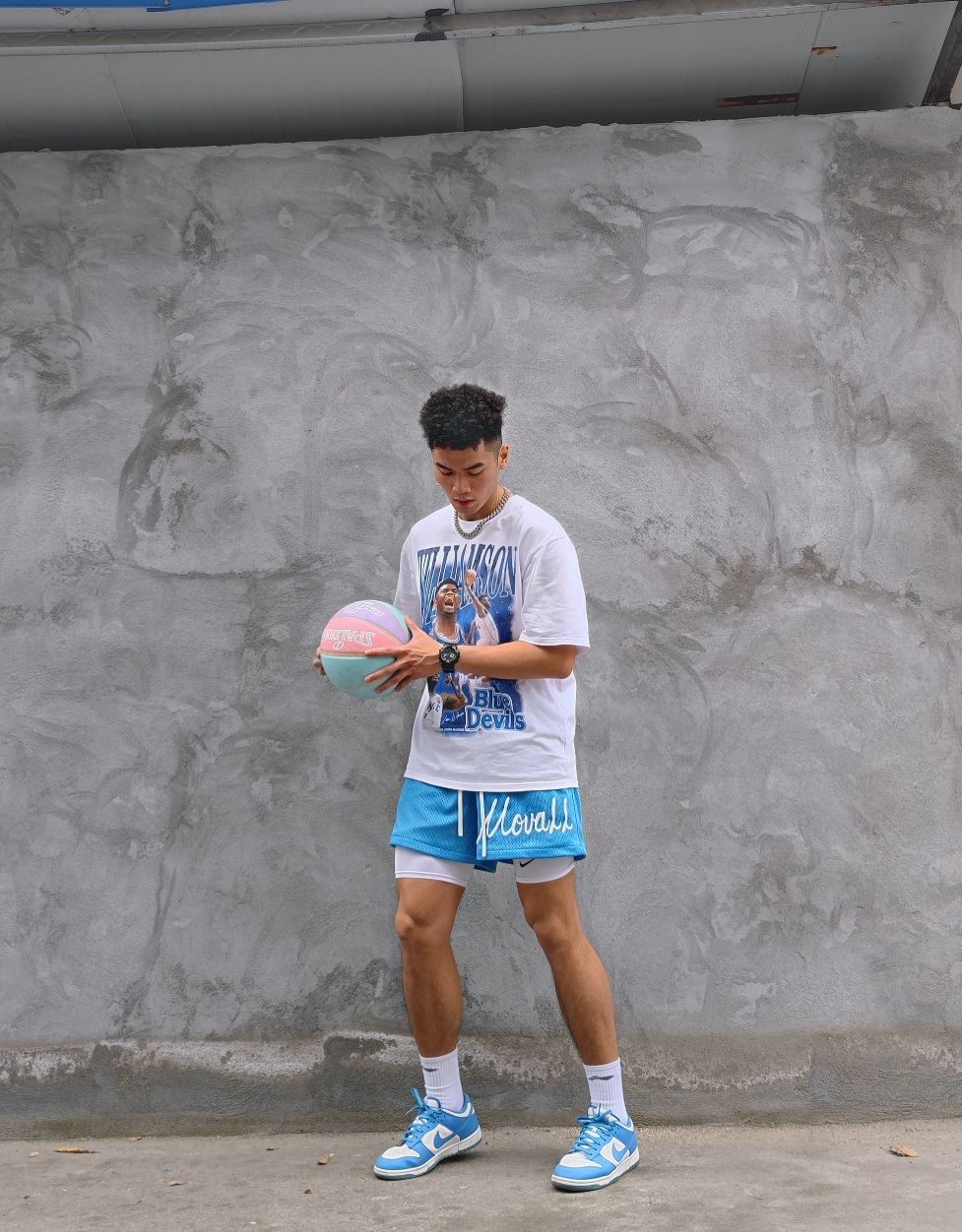 夏日少不了的蓝白穿搭