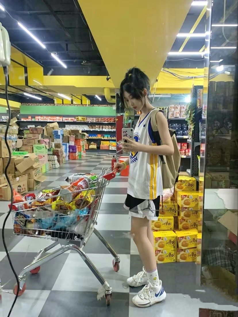 女生运动短裤分享