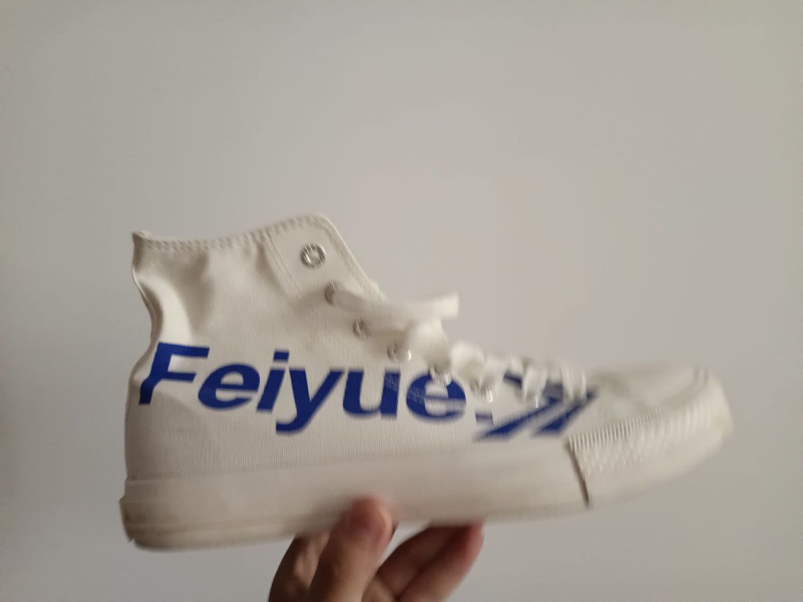 一双不错的帆布鞋