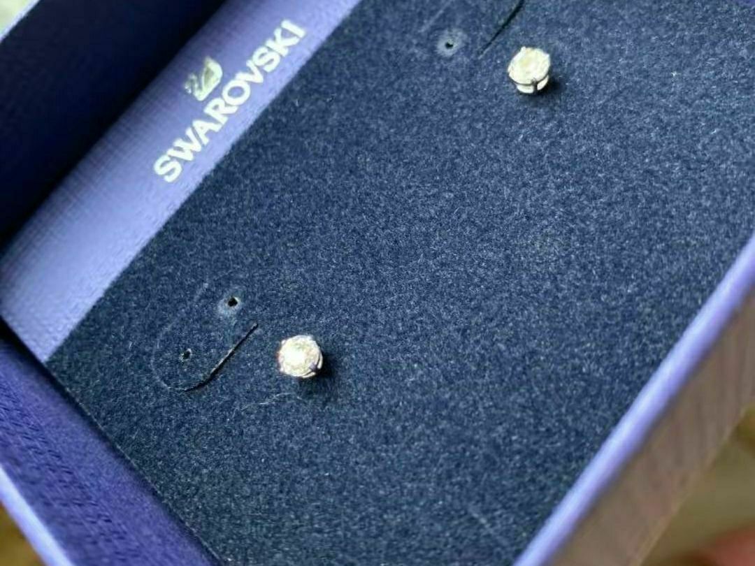 【唐嫣同款系列】Swarovski/施华洛世奇 ATTRACT经典配色耳钉   很完美很完美 