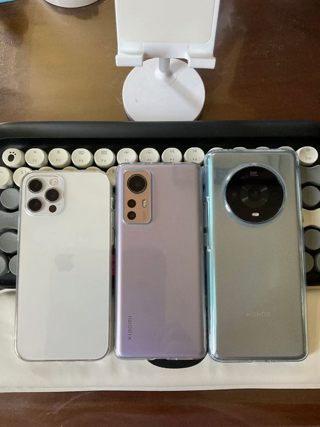 带iPhone小米12和荣耀magic4日常游玩拍照