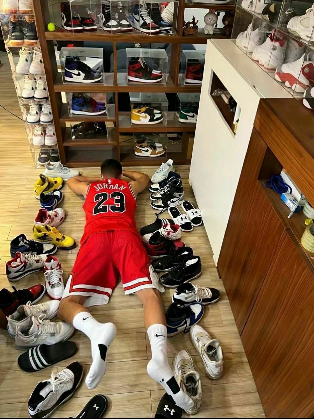 Nike 芝加哥公牛COURTSIDE HERITAGE NBA篮球短裤 CV5597