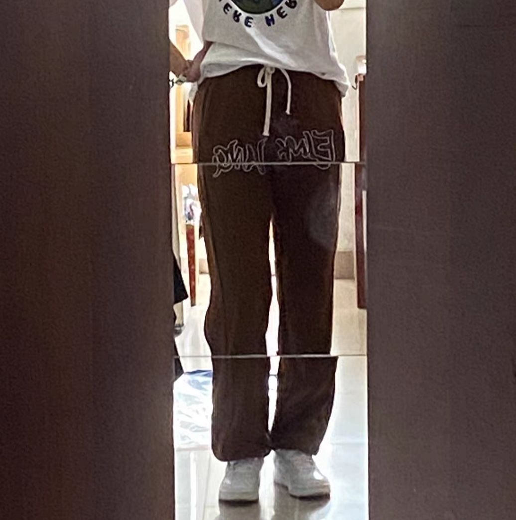 见多了黑色裤子，又不想换浅色系的裤子咋办