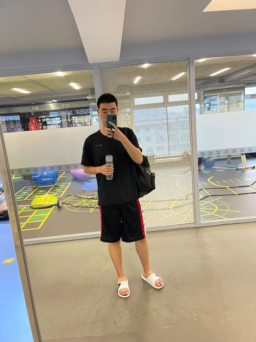 Nike短袖简约风