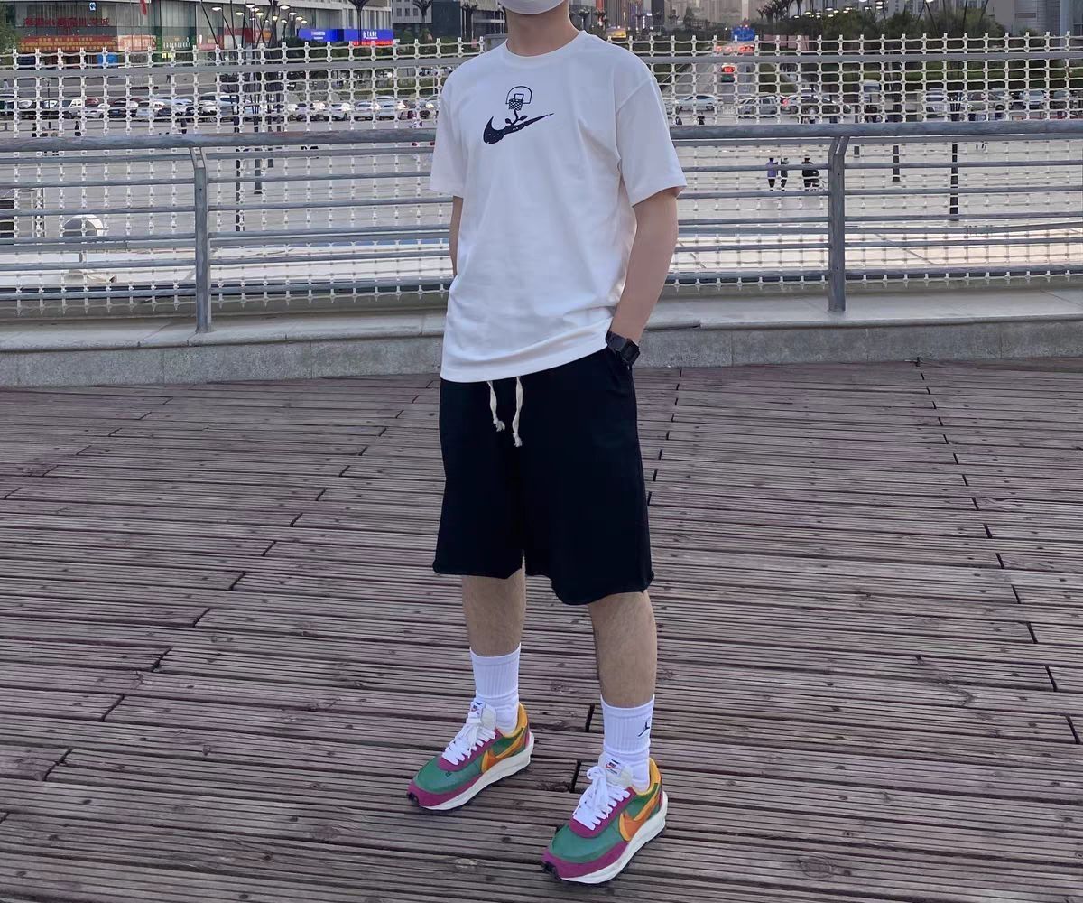 超火的Nike小花T恤