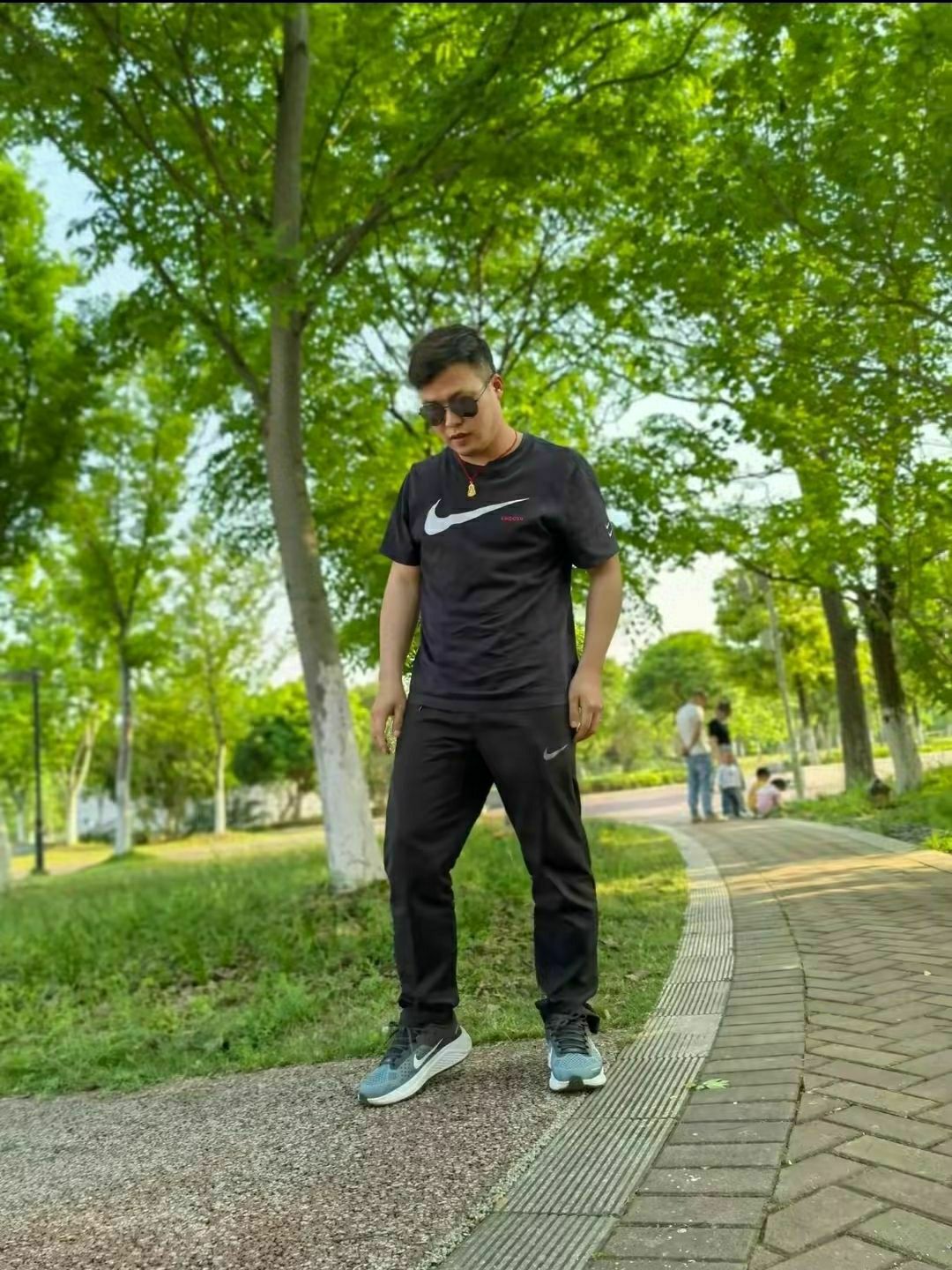 Nike Dri-FIT 小勾运动梭织直筒长裤 927381