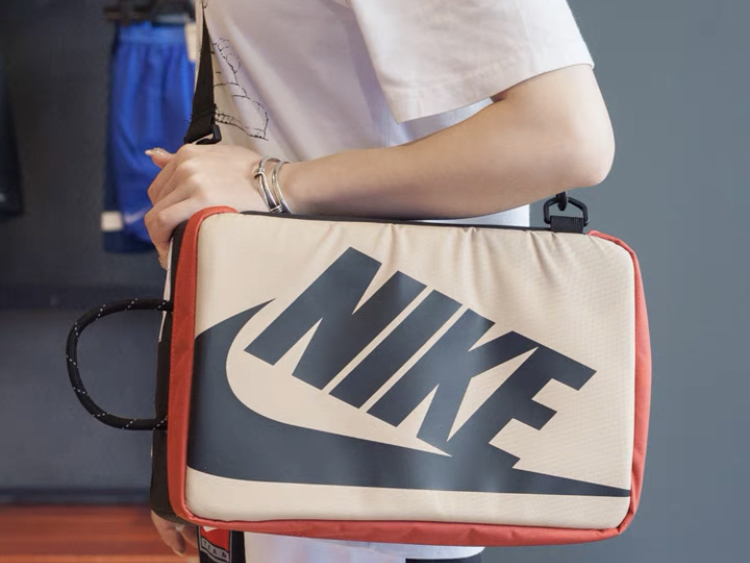 Nike 经典大Logo便携收纳拉链鞋盒包单肩斜挎包