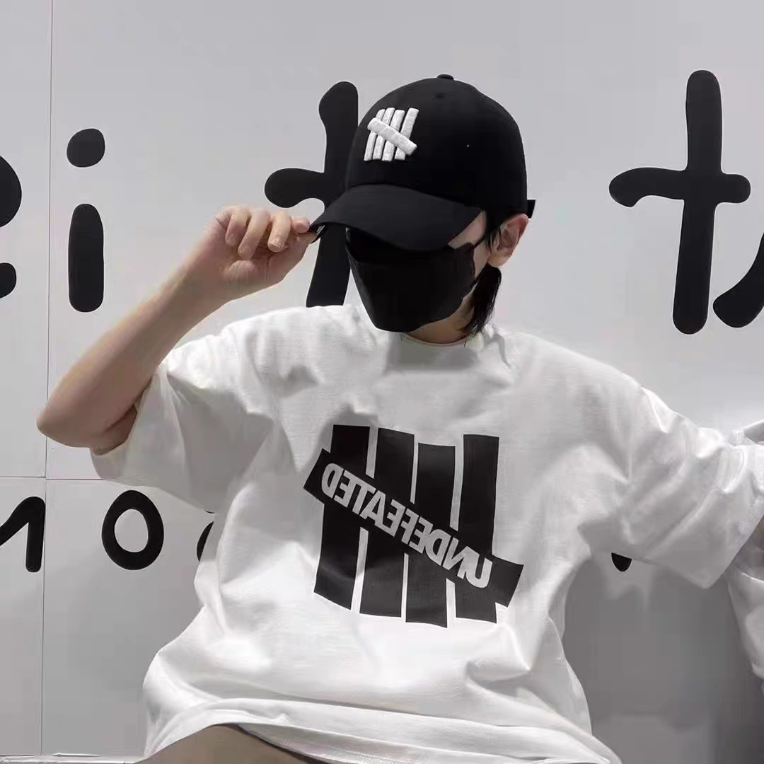 Undefeated 短袖T恤也可以这么穿，帅气好看👏