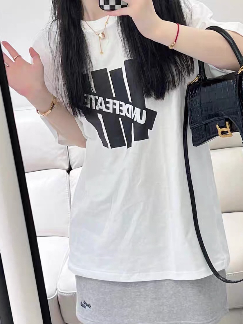 Undefeated 🤩超级百搭的白色T恤~闭眼入没有错