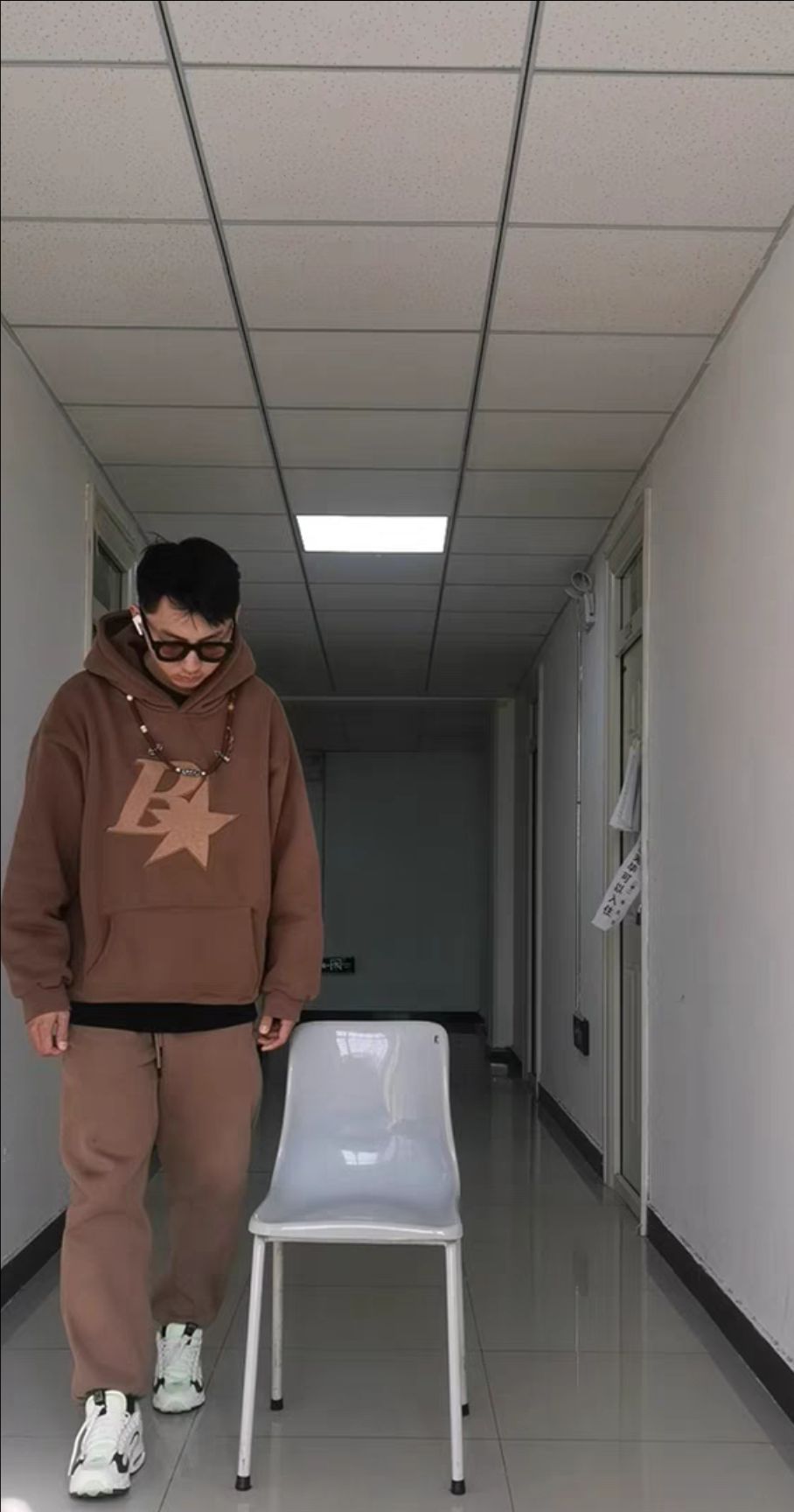 不，不是宿舍变装喔，只是借助了一下抖音那