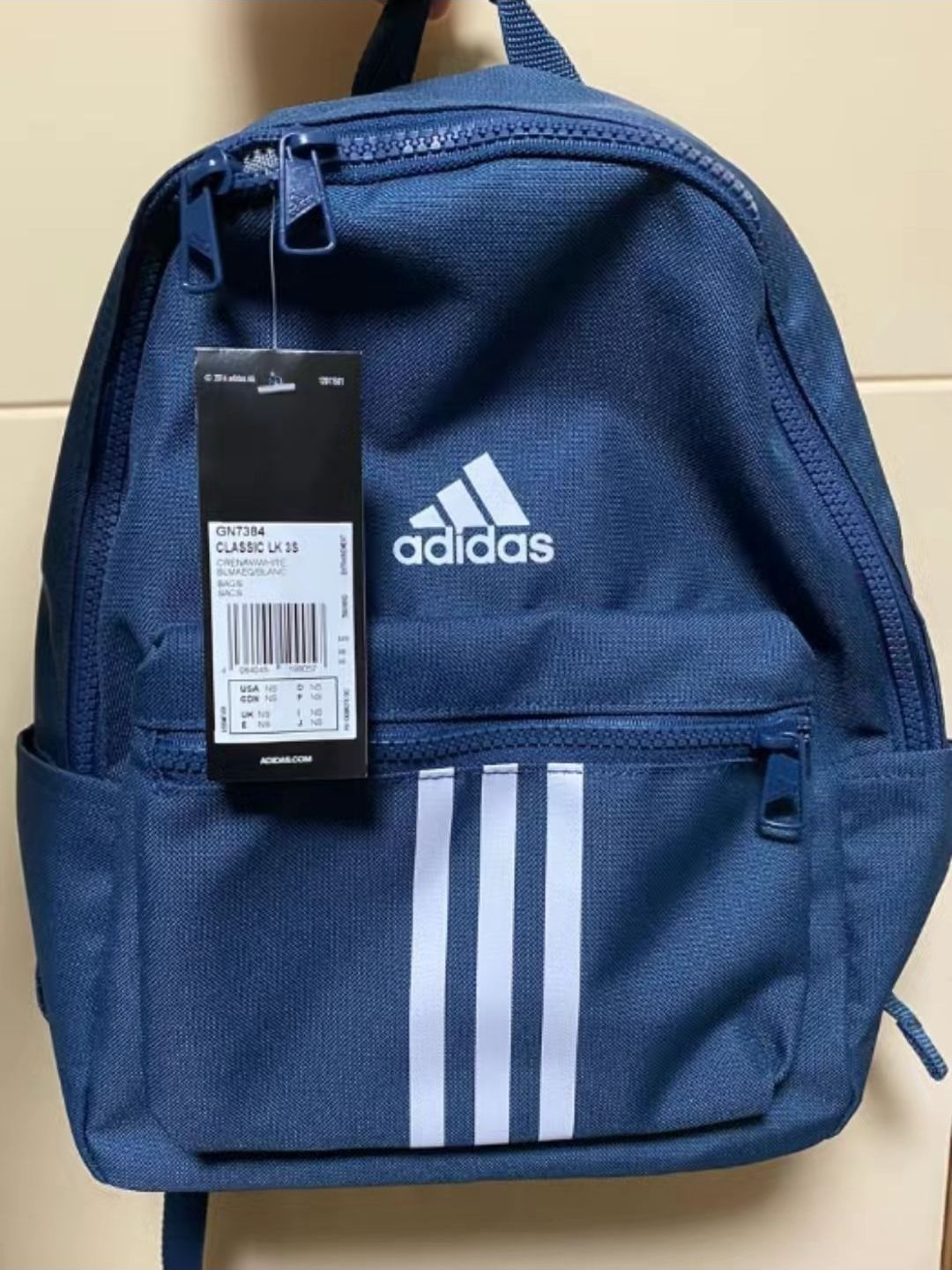 Adidas百搭纯色双肩包分享