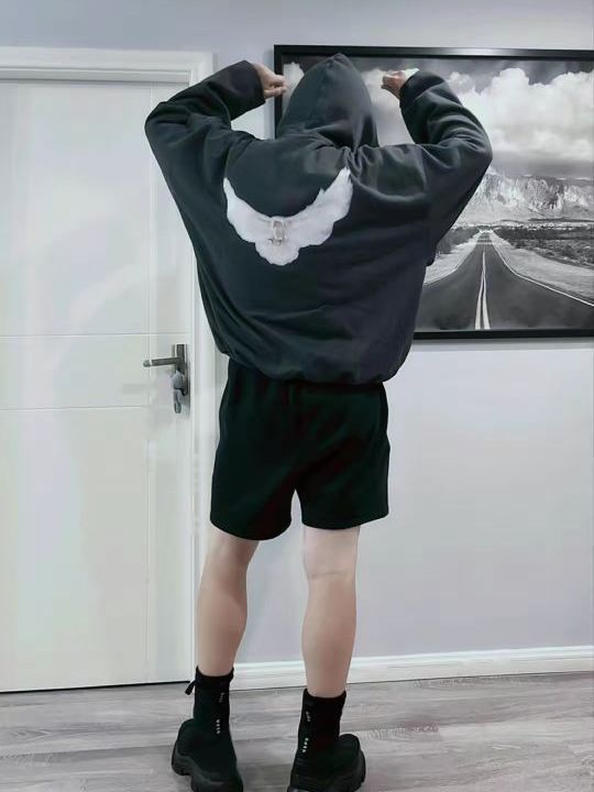 Gap x Yeezy x Balenciaga联名鸽子印花连帽卫衣帅气穿搭分享
