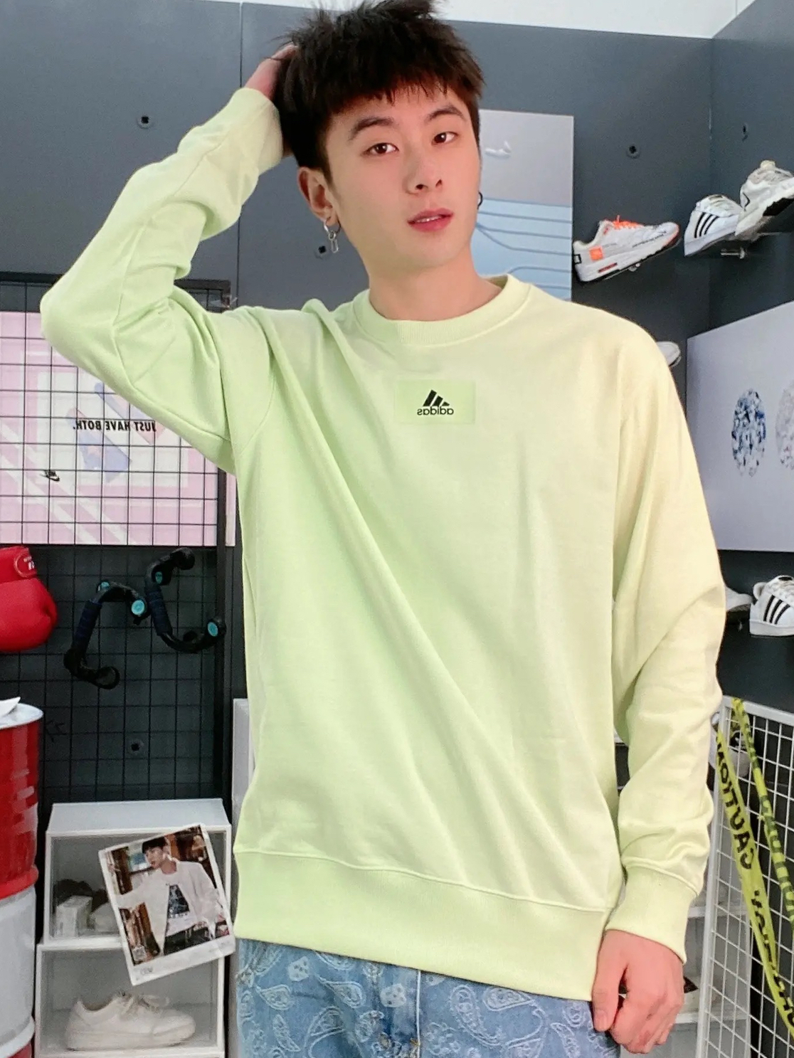浅绿色卫衣分享｜运动风男孩
