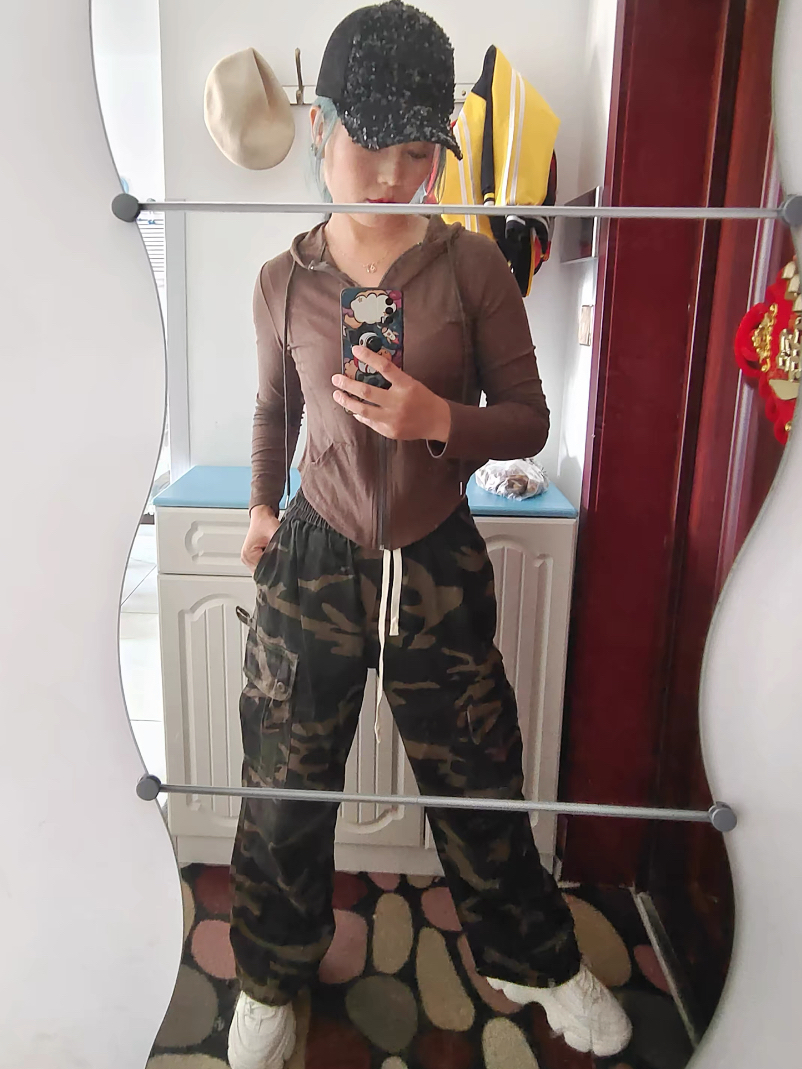 BLINGMYTHING 穿上这款迷彩工装裤会自动变拽👓