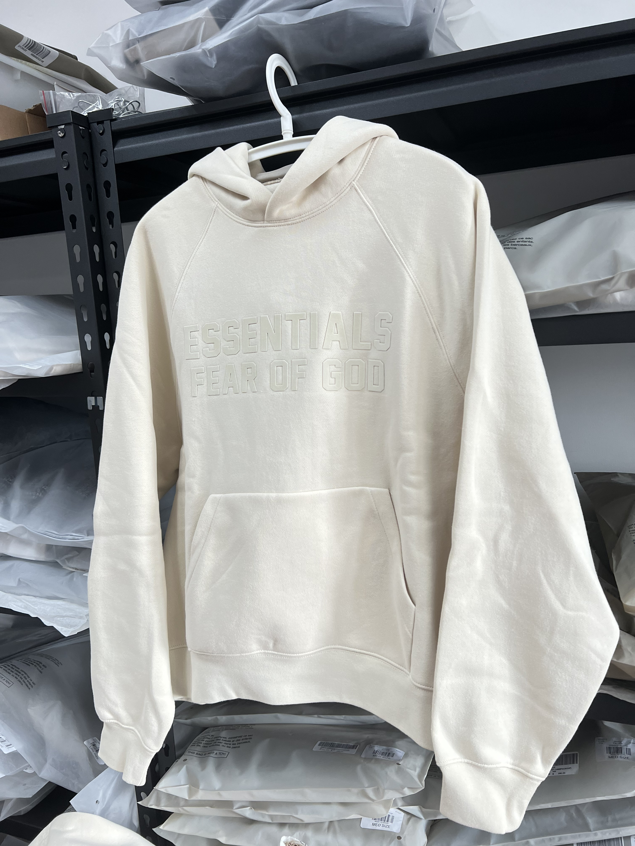 Essentials新款22fw奶油色