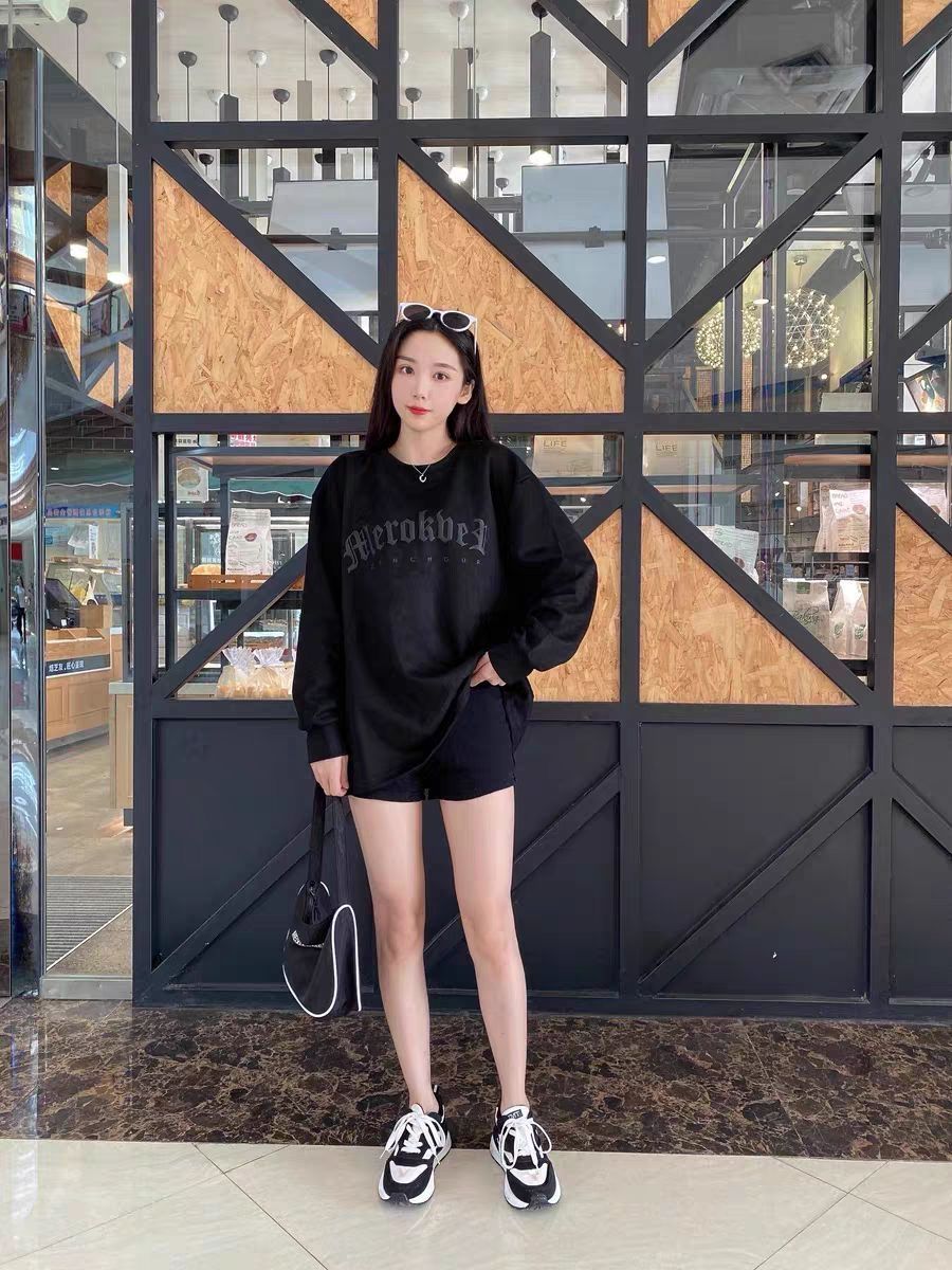 ootd｜这件黑色圆领卫衣狠狠的爱了