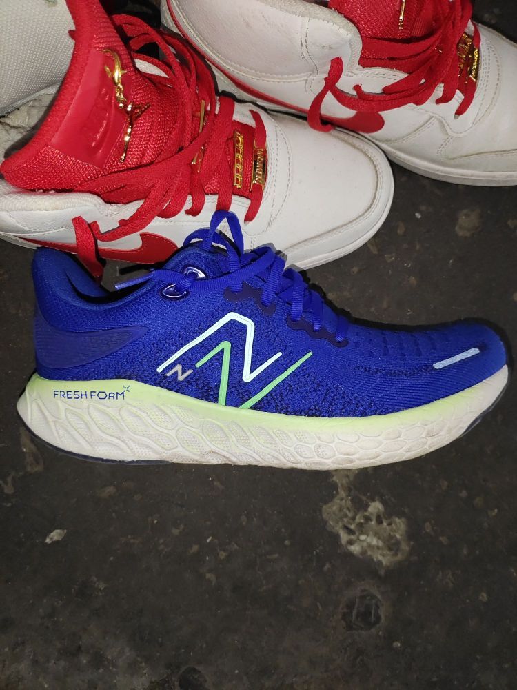 nb1080v12 41.5,表哥送的盒子丢了,没找到鞋标,专业官方无法鉴别,懂得帮忙鉴别一下