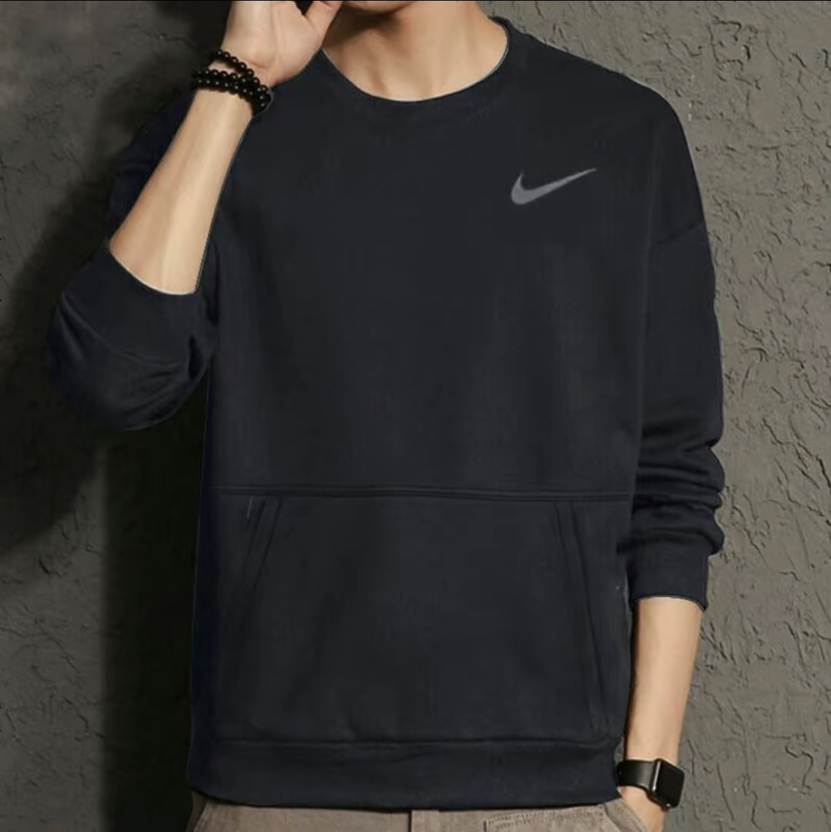 Nike 卫衣穿搭这件Nike必须整起来