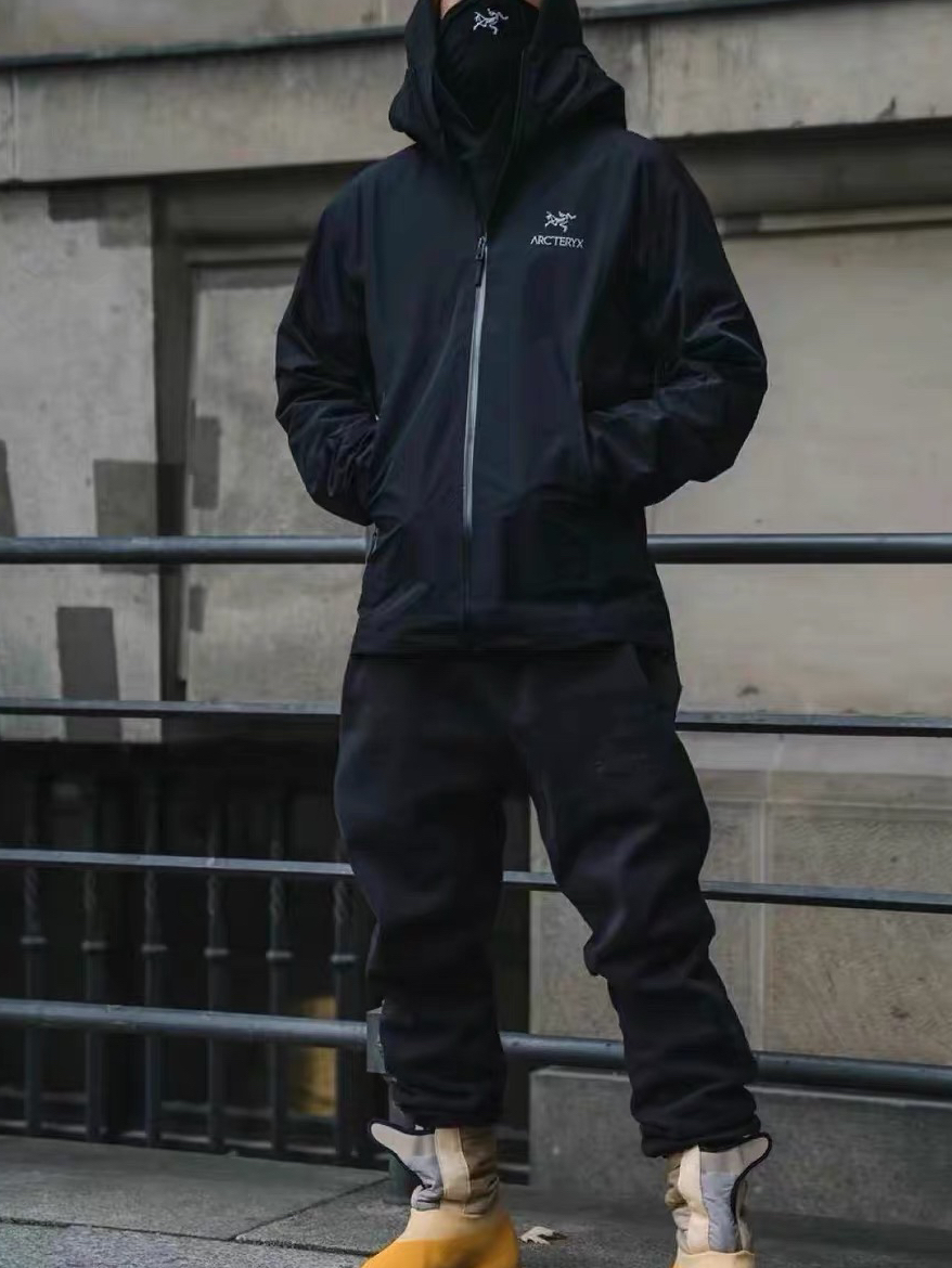 Arc'teryx 秋天第一件硬核冲锋衣