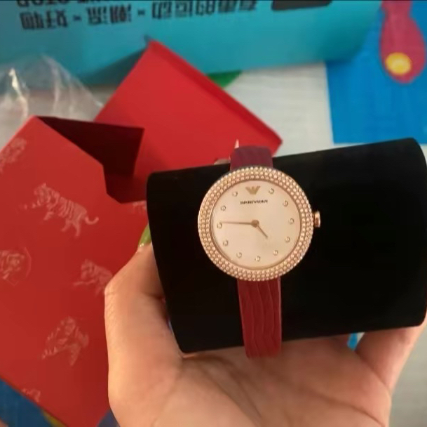 Armani/阿玛尼 30mm 新春红复古皮革石英女士手表体验分享