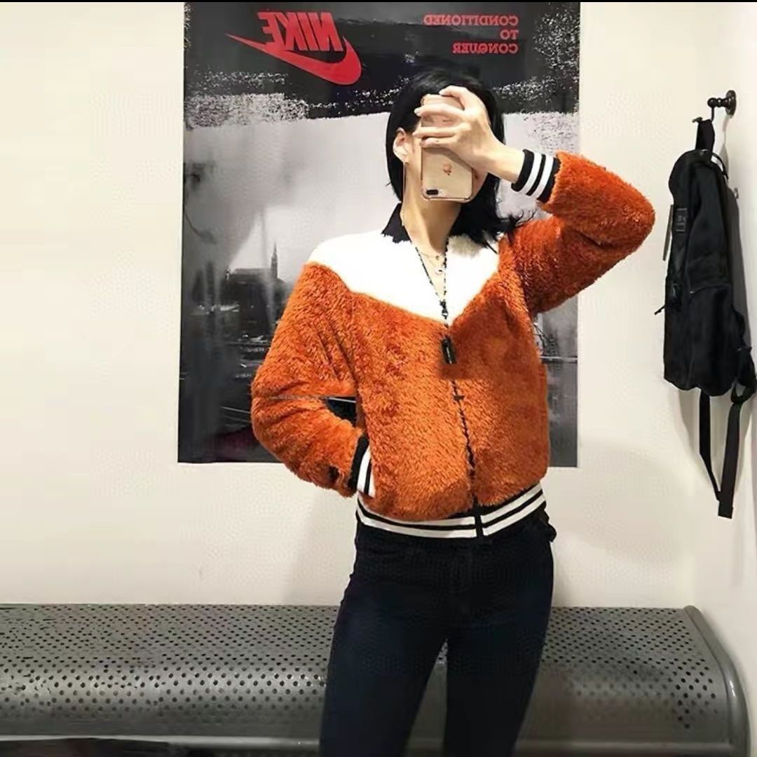 超显身材的Nike外套