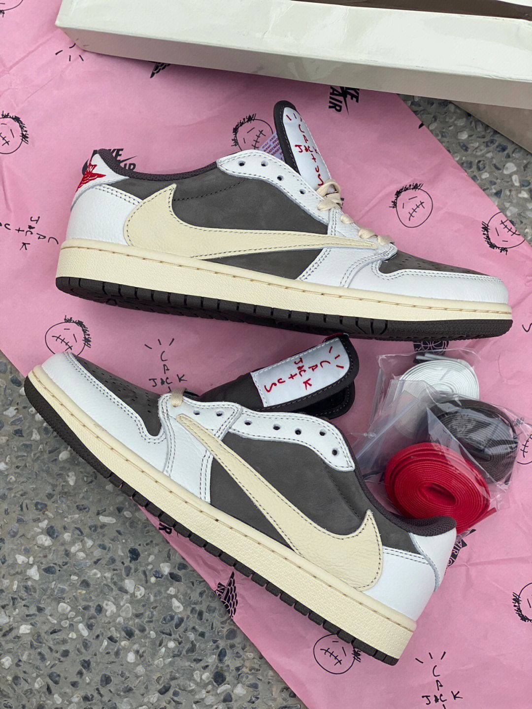 Travis Scott X AJ1 反转摩卡 你给几分？！