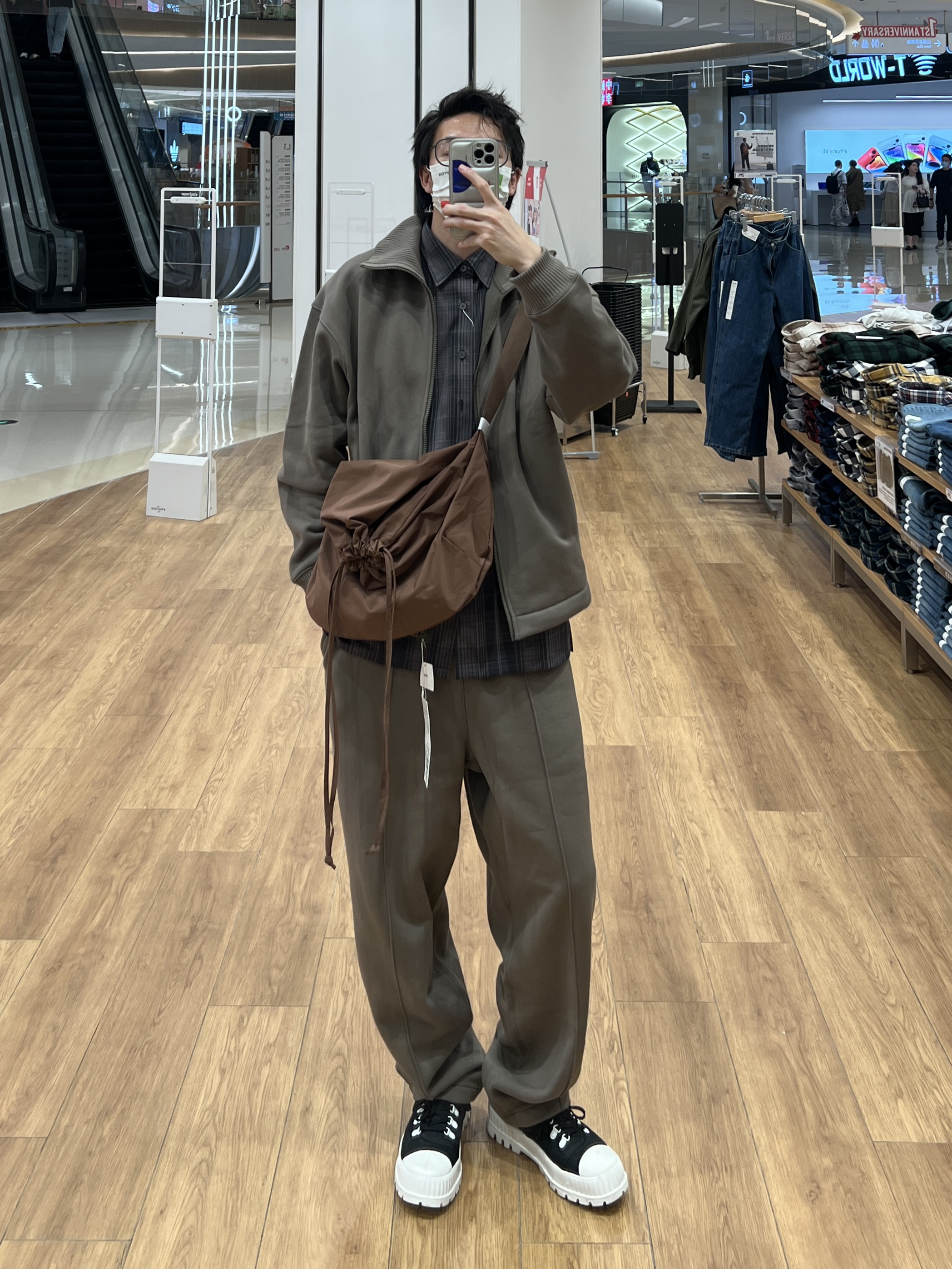 家人们注意保暖，秋天的第一套加绒套装👍
