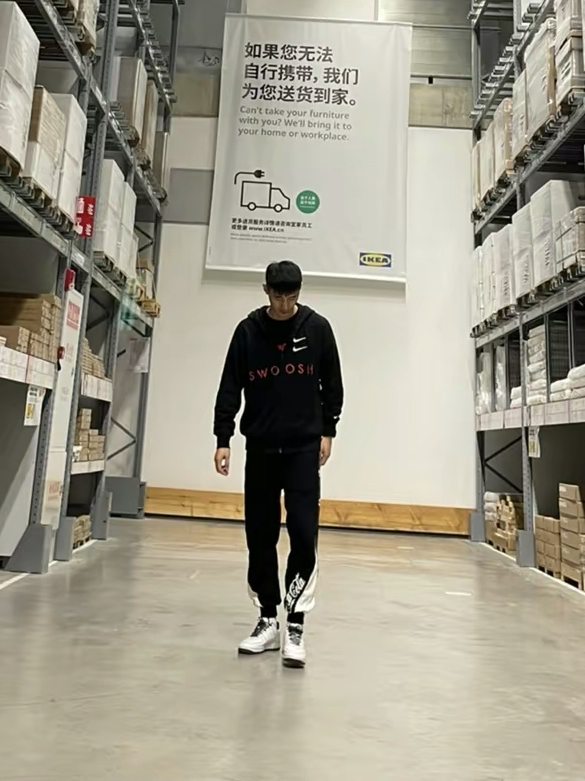 Nike 运动风的男生卫衣穿搭分享