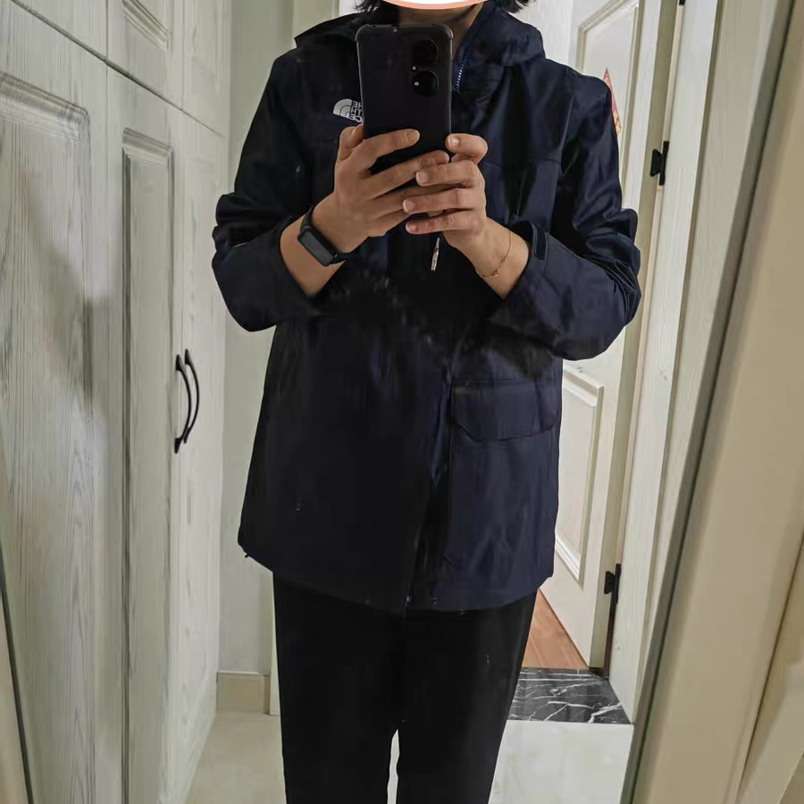 The North Face 经典百搭单品非冲锋衣莫属了