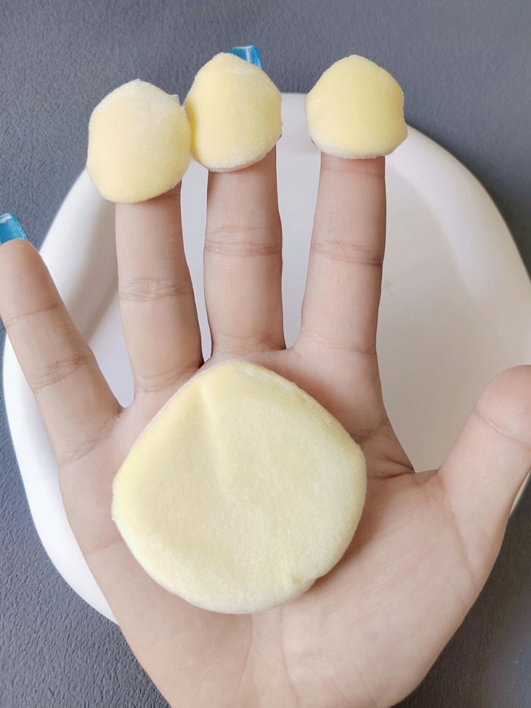 这是粉扑爸爸带着没满月的儿子出来打工了吗