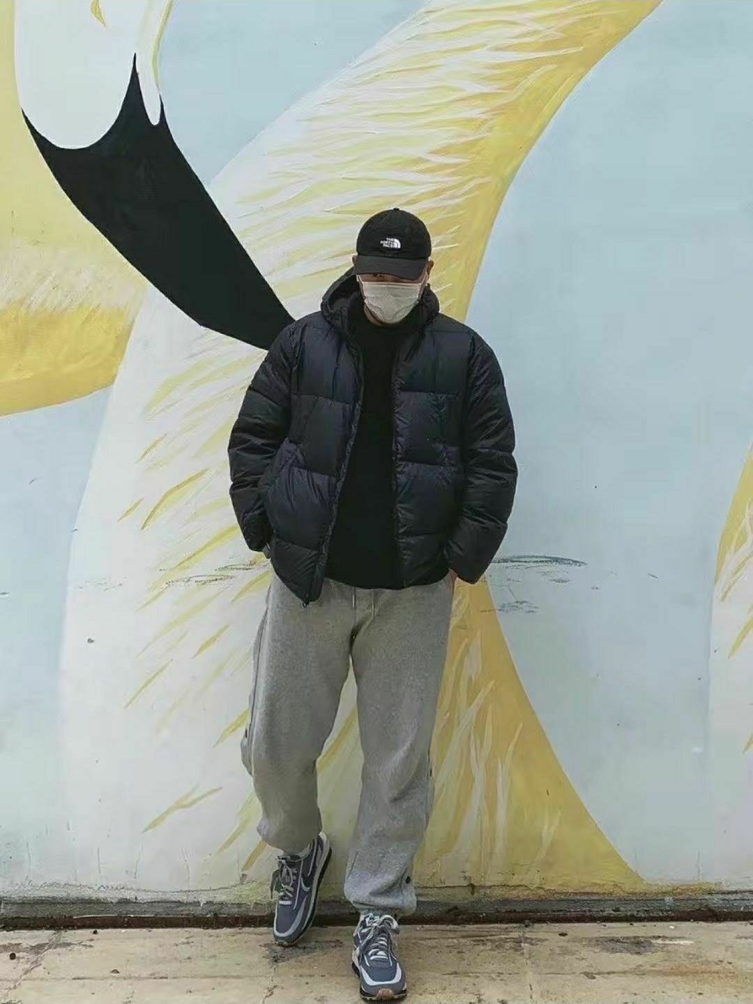 朋友们过来看看这款可塑性很强的羽绒外套