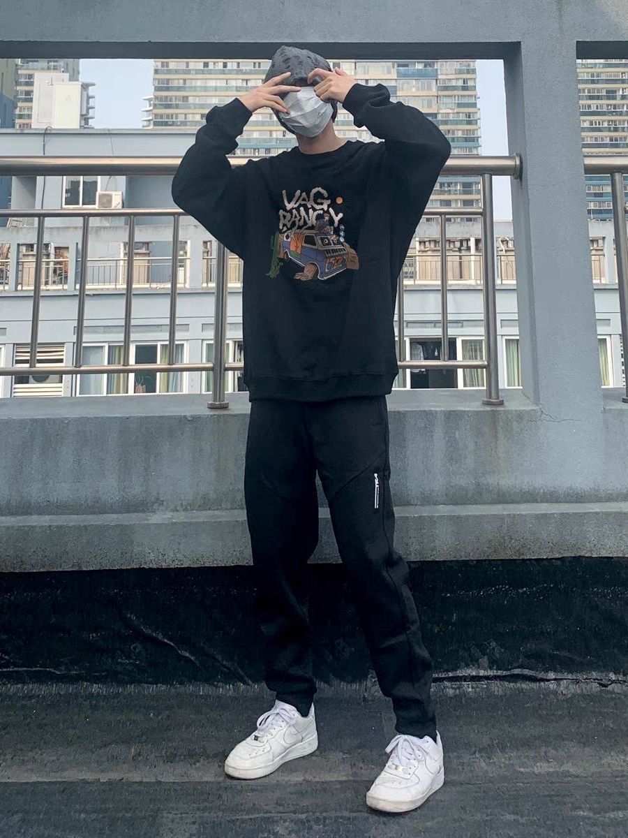简约卫衣穿搭，真的太适合出门啦～