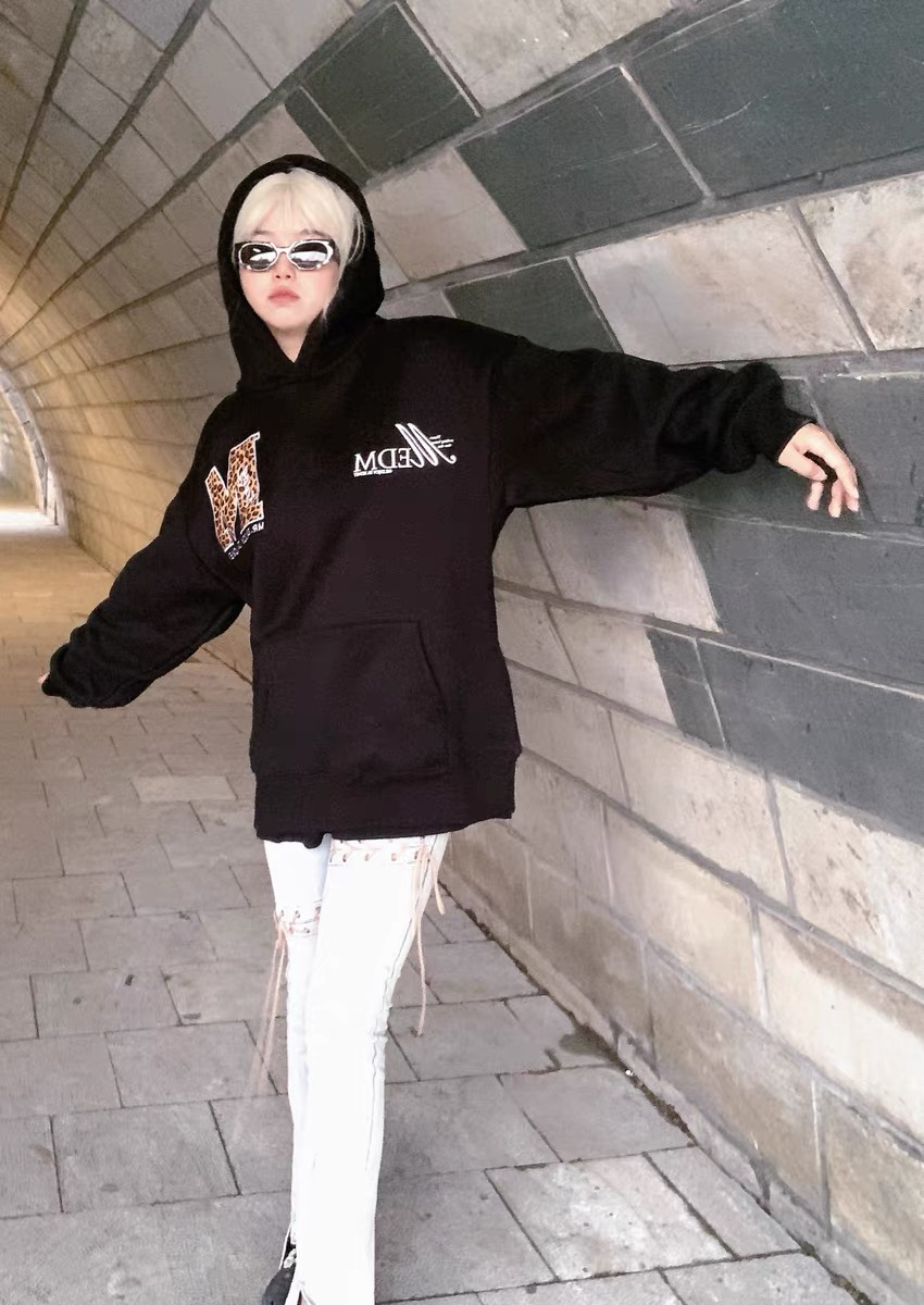 做一个酷酷的小姐姐|卫衣穿搭
