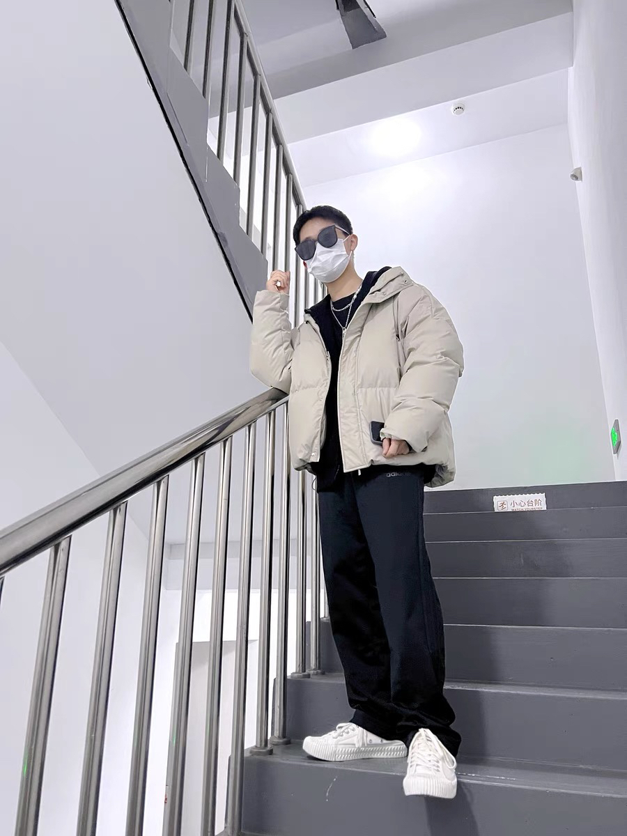 浅灰色立领羽绒服|冬日穿搭酷到没朋友